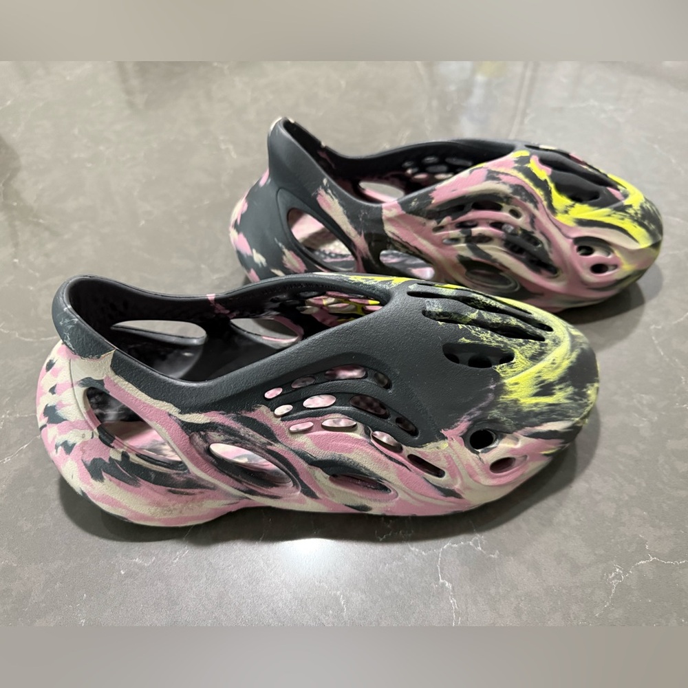 Yeezy Foam Runner 'MX Carbon lightly worn